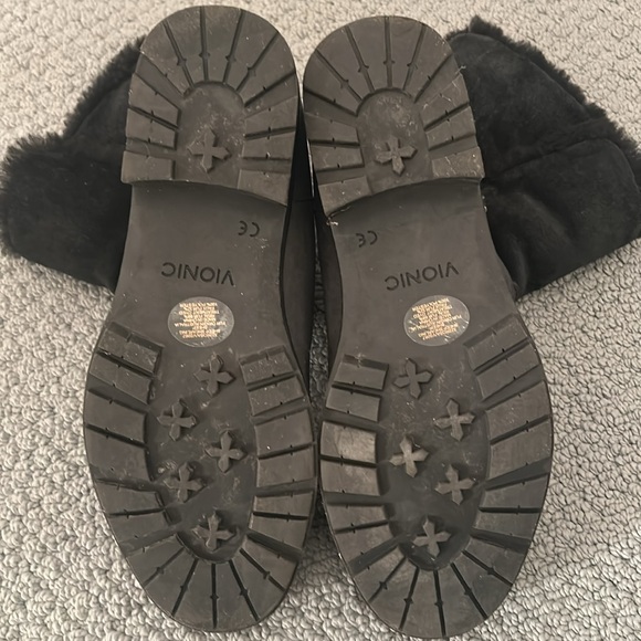 Vionic Rosa shearling and suede boots - Picture 8 of 8